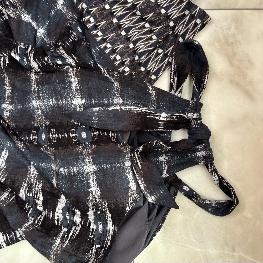Black and White Athleta Patterned Dress Size Large - Picture 5 of 8